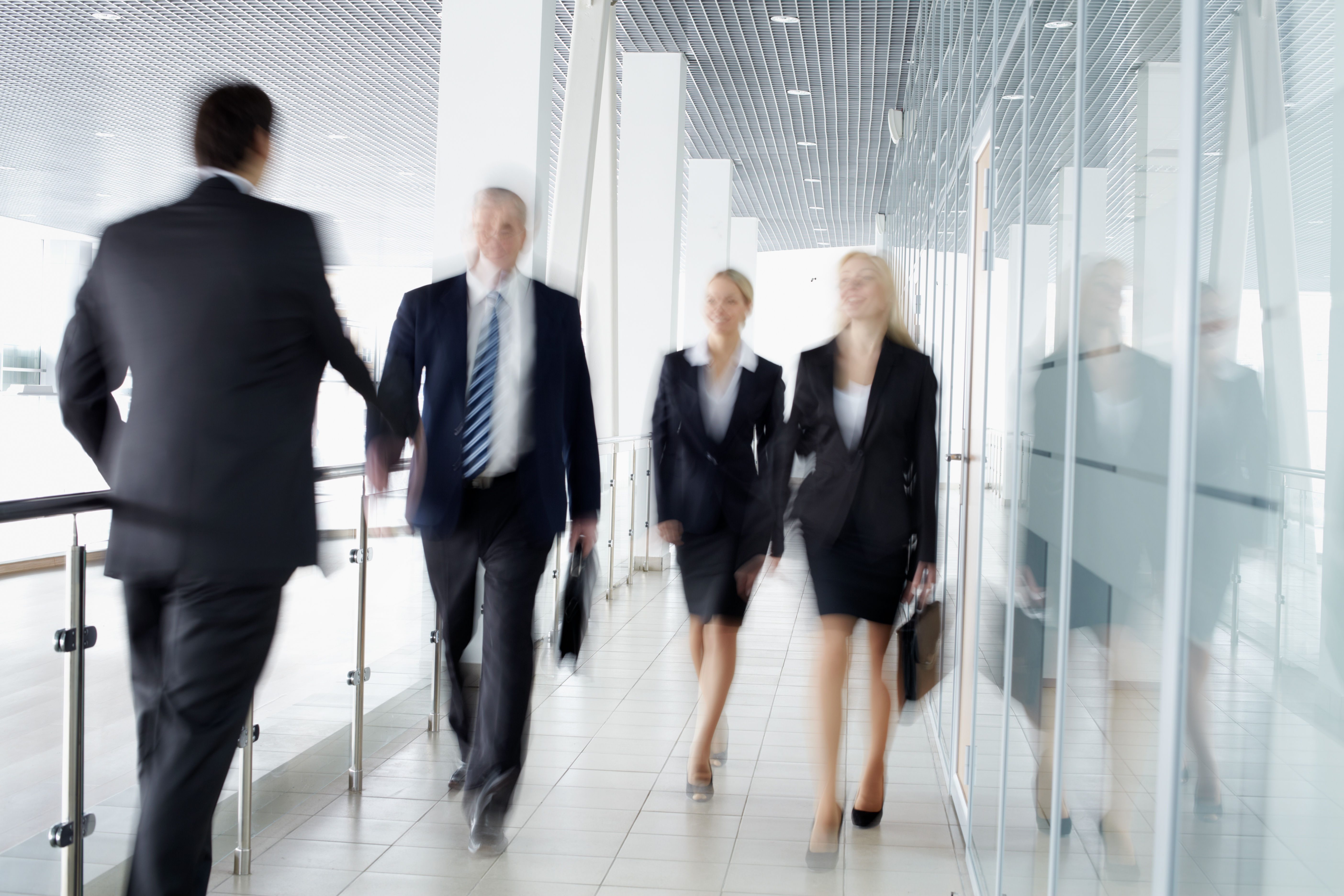 Headhunter und Personalberatung bei der Arbeit in einem Business Gebäude 