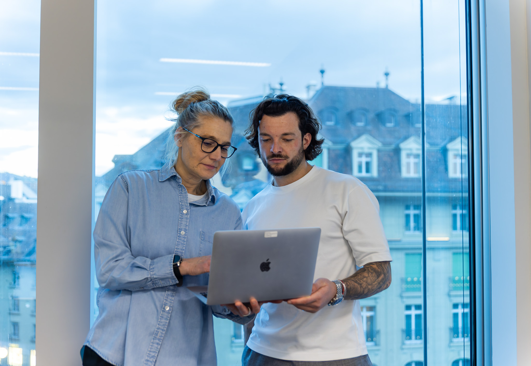 Team von SAP Zürich vor einer Präsentation im Büro von Bornhauser Peoples Management
